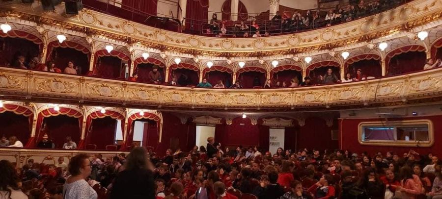 the world of Oradea theater